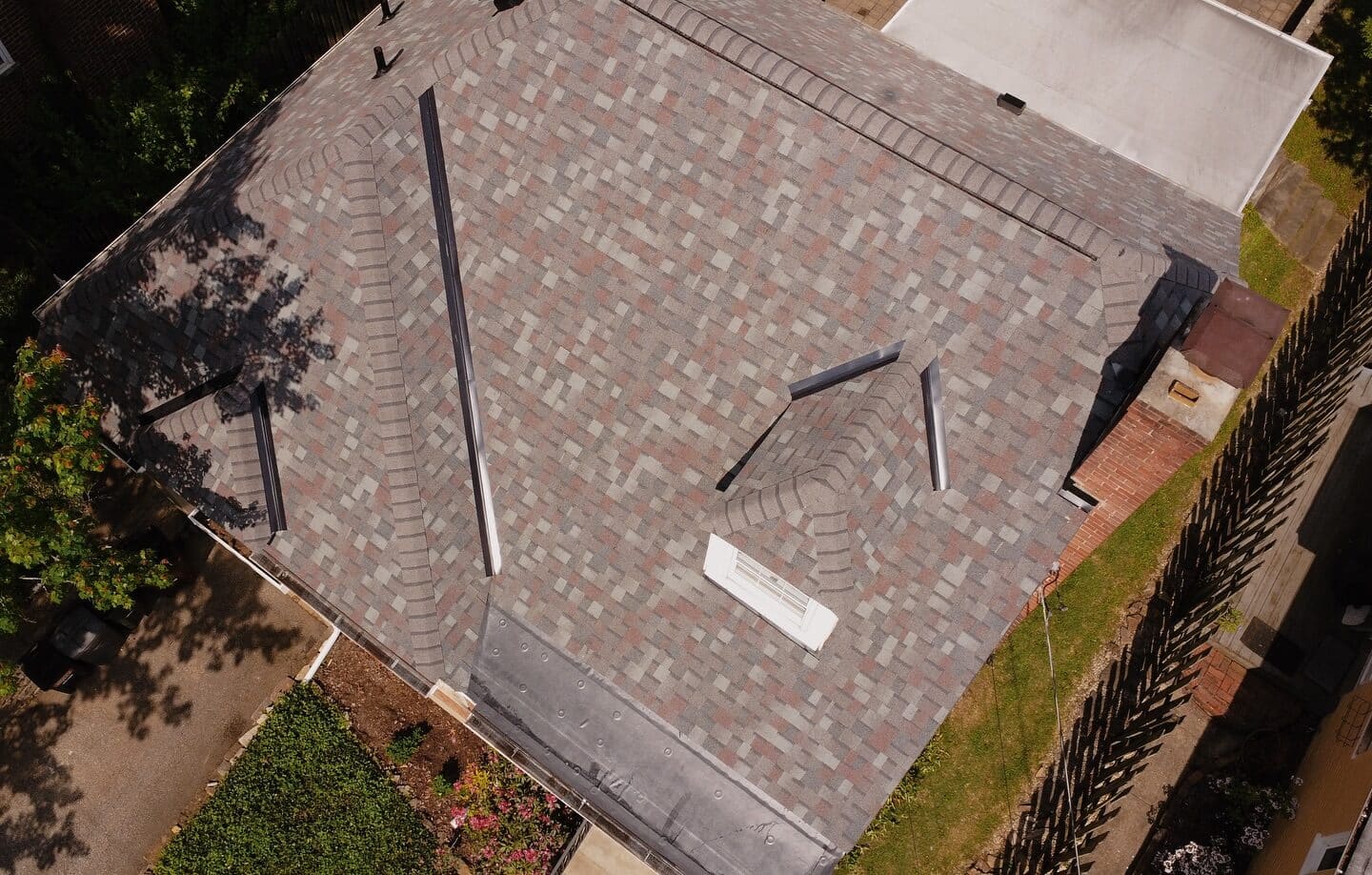 Asphalt Shingles vs Metal Roofing: Which Is Better for Cincinnati Homes?